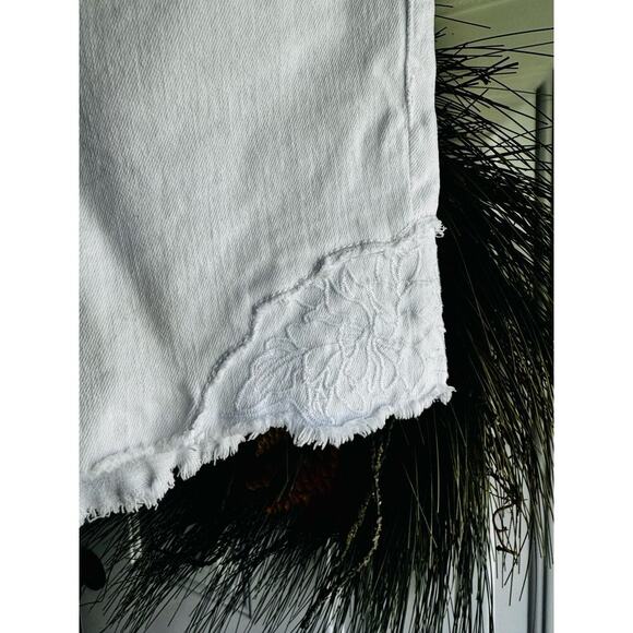 Dear John Lillie Frayed hem Cut Off Denim Jean White Embroidered Shorts Size 30 - Picture 15 of 16